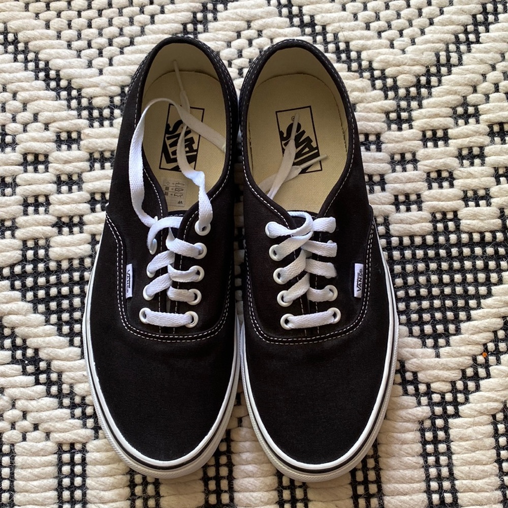 NWOT Vans Authentic